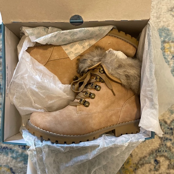 NWT Paddington fur lined ankle lace up boots by Cliffs by White Mountain - Picture 6 of 10